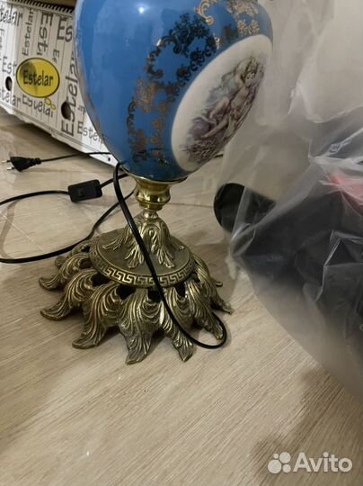 Светильник настольный