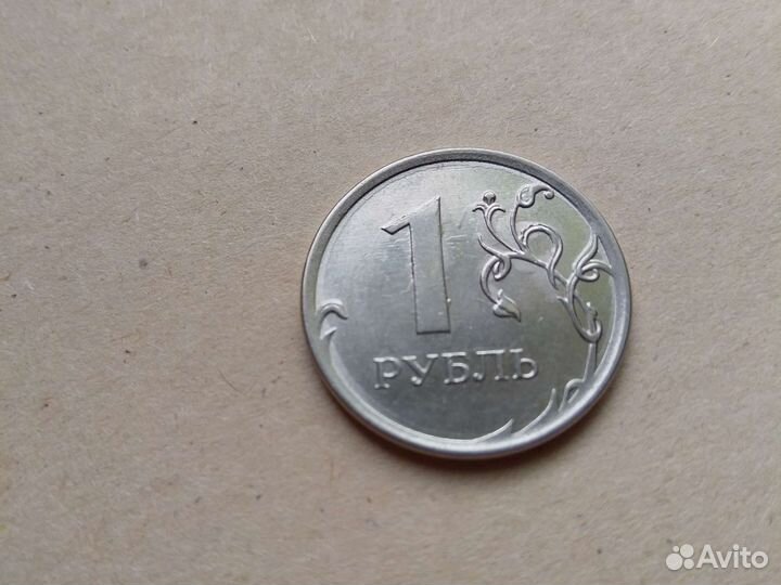 Монета 1 рубль с браком
