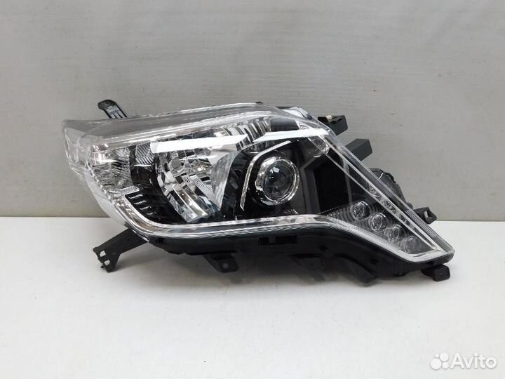 Фара правая Toyota Land Cruiser Prado