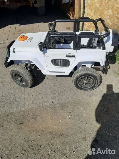 Детский электромобиль jeep