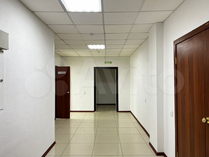 Офис с арендаторами, 735.6 м²