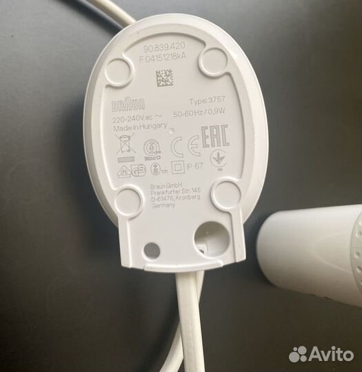 Электрическая зубная щетка oral b