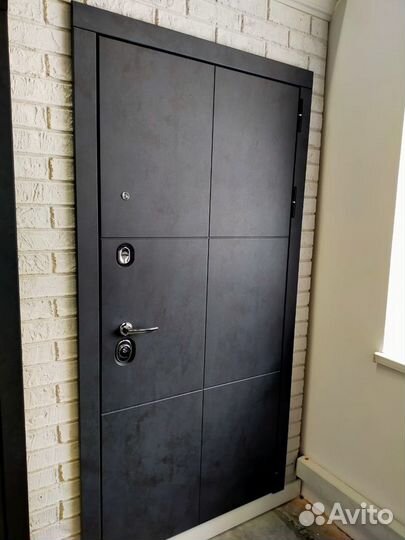 Дверь входная с зеркалом