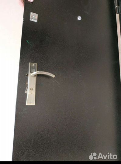 Дверь входная металлическая бу