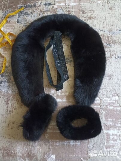 Меховой воротник, манжеты, кожаный пояс