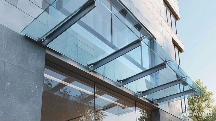 Стеклянный козырек над входной группой