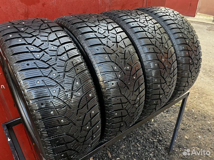 Bridgestone Blizzak Spike-02 225/55 R17 101T