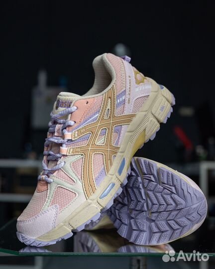 Кроссовки женские asics