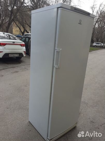 Холодильник indesit