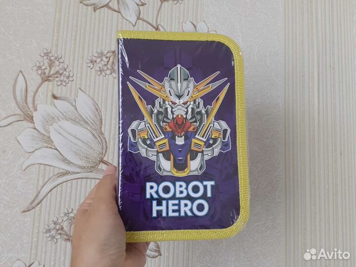 Пеналы детские школьные яркие