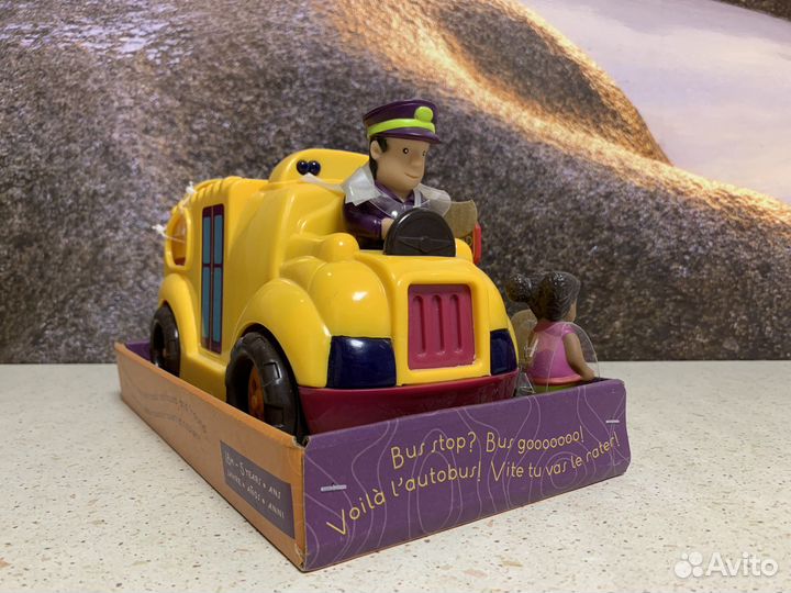 Новая игрушка Battat Школьный автобус