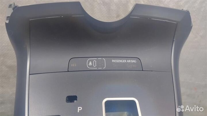 Консоль передняя часть Toyota Verso R2 2017