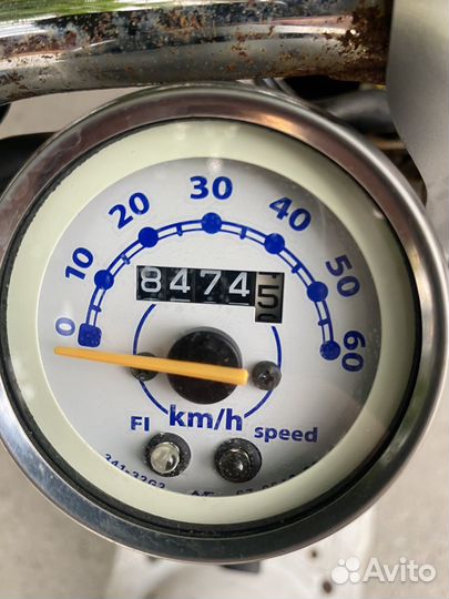 Японский скутер Suzuki lets pallet