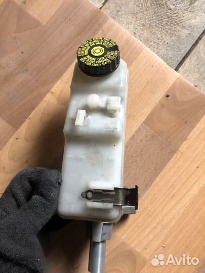 Главный тормозной цилиндр Toyota auris E150