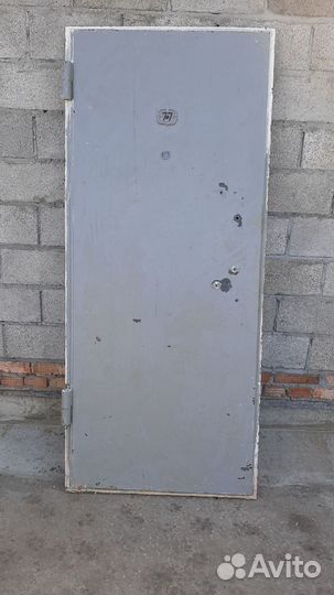 Металлическая дверь бу 2000800