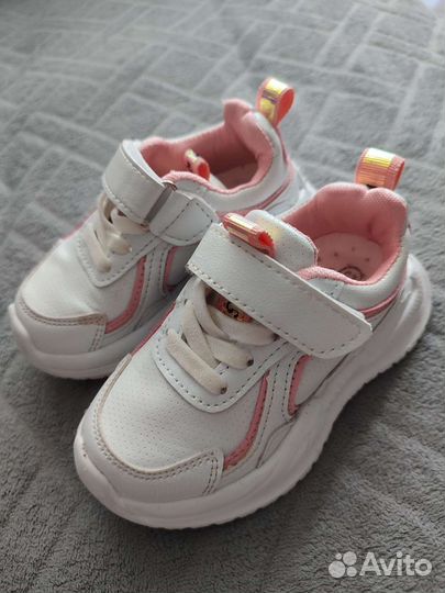 Кроссовки для девочки