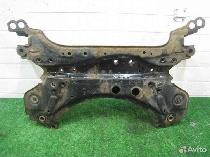 Подрамник передний Toyota Avensis T27 2011