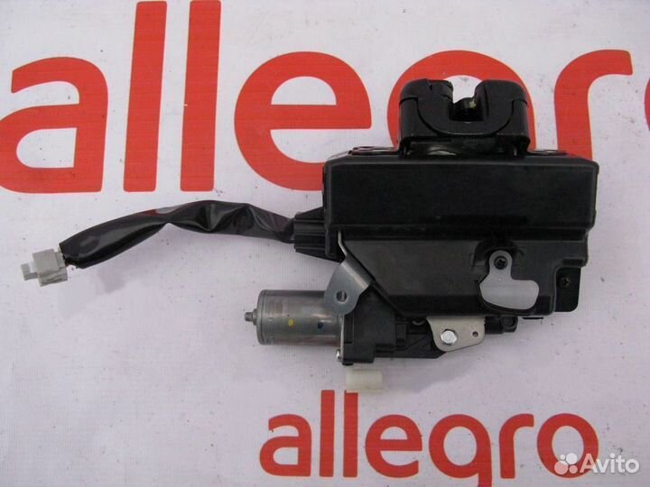 Замок крышки багажника Toyota Fortuner Rav4 LC200