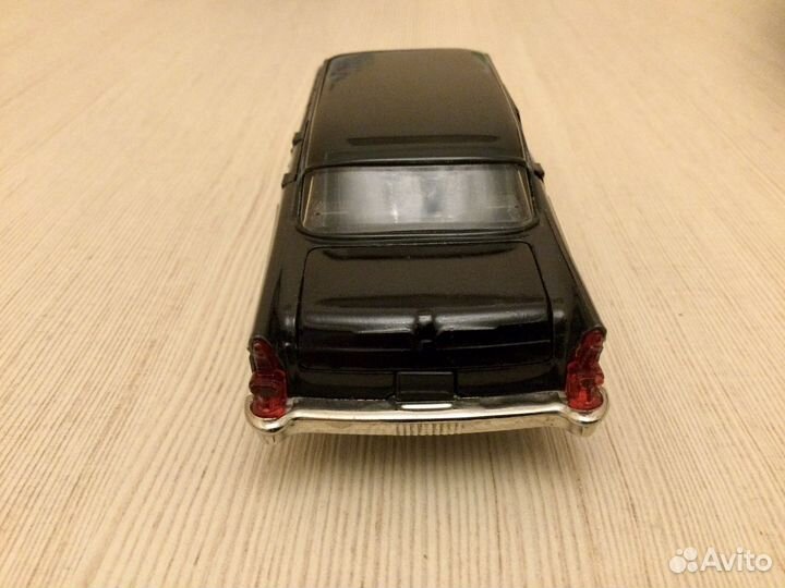 Модель СССР. Чайка газ-13 А15