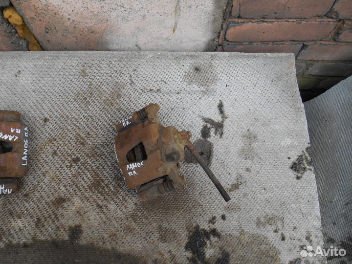 Передний левый суппорт Chevrolet Lanos Ланос