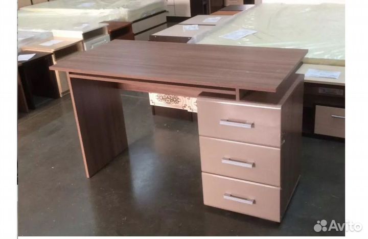 Стол письменный Симба новый