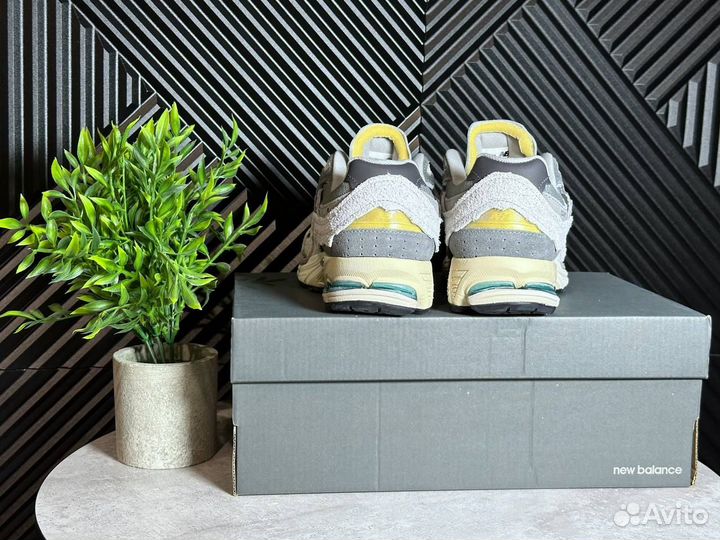 Кроссовки New Balance 2002r серые