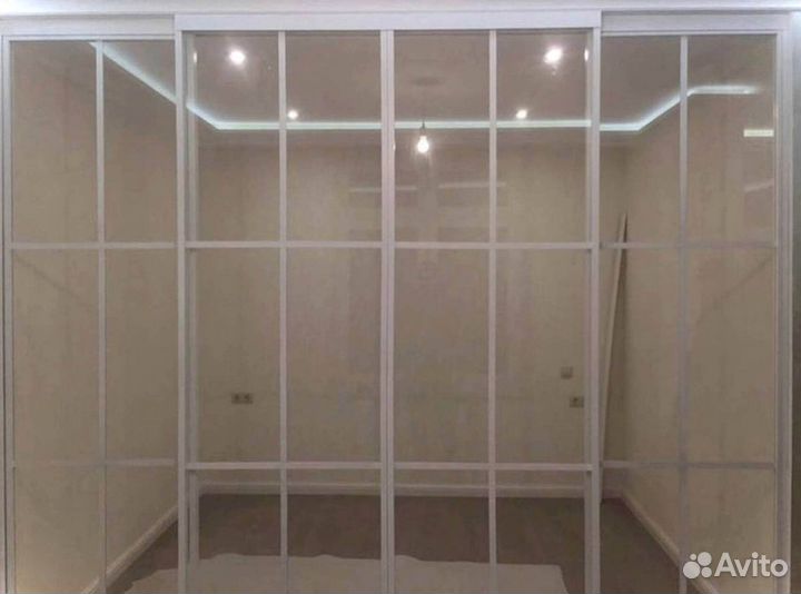 Раздвижная перегородка с матовым стеклом