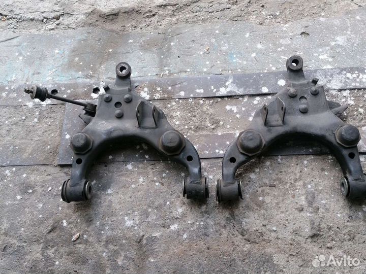 Рычаги 2 шт, на toyota сюрф 180 и прадо 120