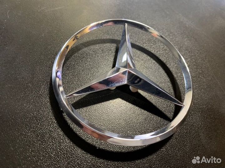 Эмблема крышки багажника задняя Mercedes-Benz