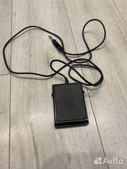 Блок питания и педаль yamaha для синтезатора