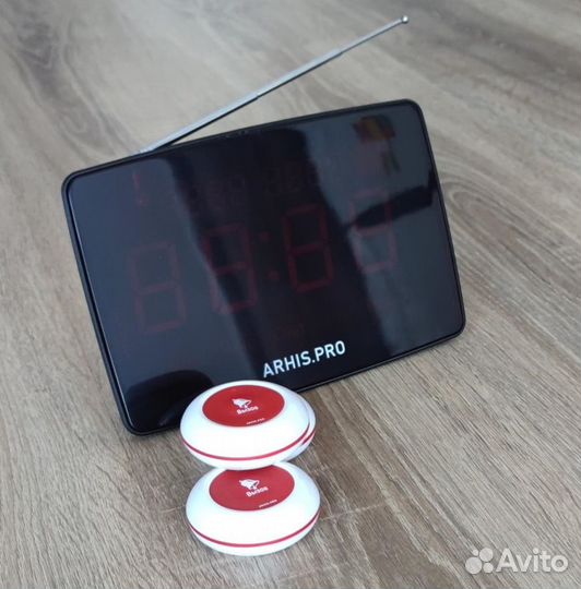 Кнпока вызова официанта и табло отображения вызова