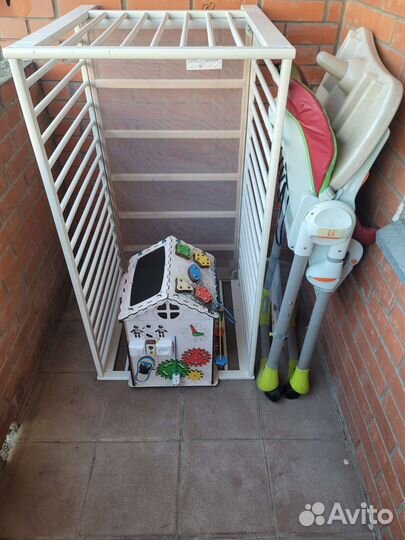 Детская кроватка+стульчик для кормления + игрушка