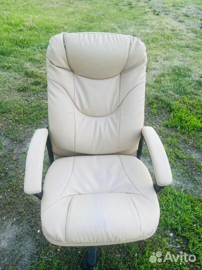 Кресло кожаное