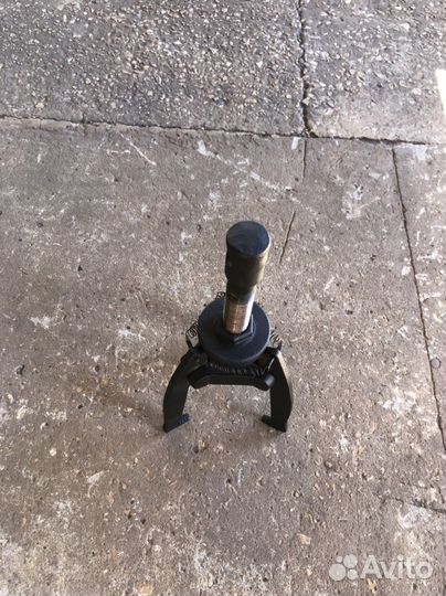 Съемник трёхлапый