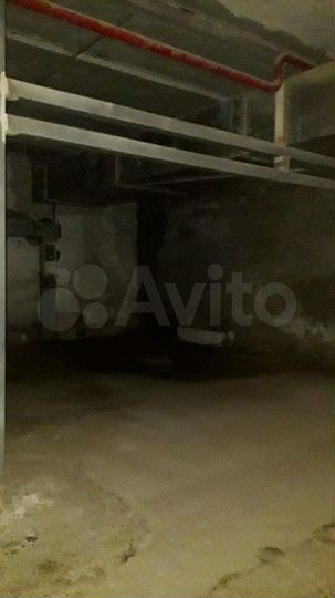 Машиноместо, > 30 м²