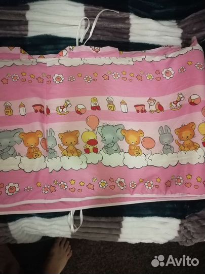 Бортики в кроватку и простынь на резинке