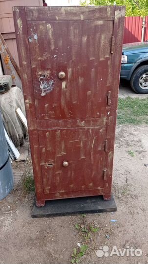 Сейф металлический