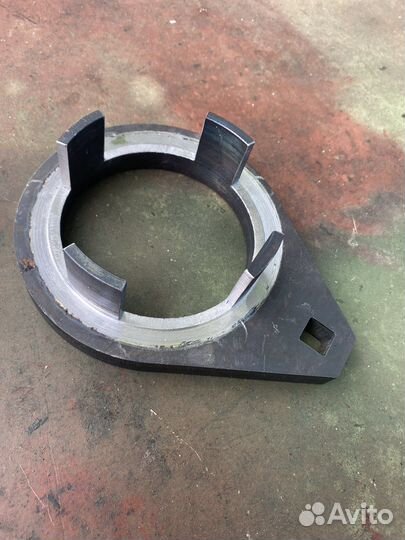 Инструмент для снятие стакана Mercruiser Bravo