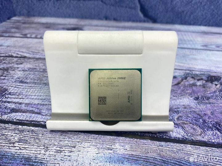 Процессор Athlon 200GE (AM4)