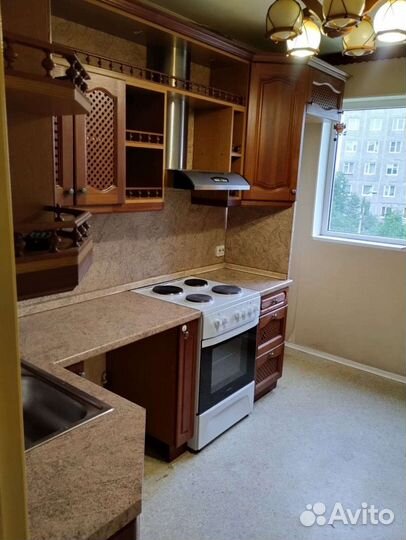 Кухонный гарнитур угловой бу с техникой