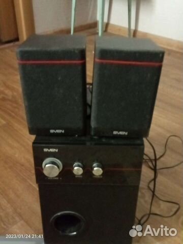 Сабвуфер и две колонки