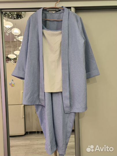 Брючный костюм женский 42 44 2 штуки