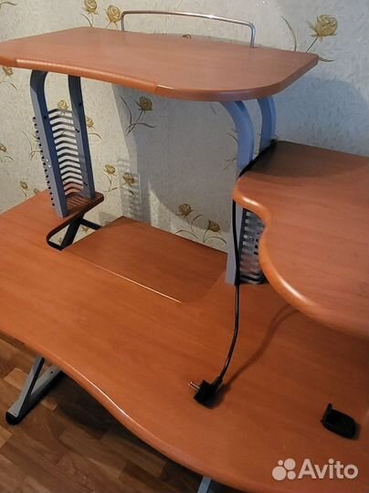 Компьютерный стол