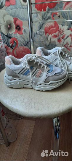 Кроссовки для девочки