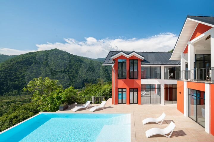 Коттедж 750 м² на участке 12 сот.