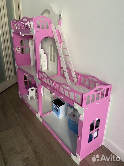 Кукольный домик с мебелью