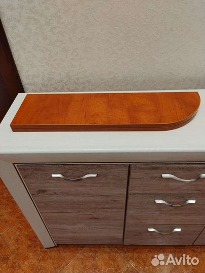 Полки навесные 2 штуки