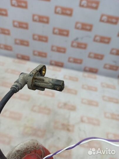 Датчик abs задний левый Renault Duster HSM F4R410