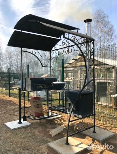 Кованый мангал с крышей