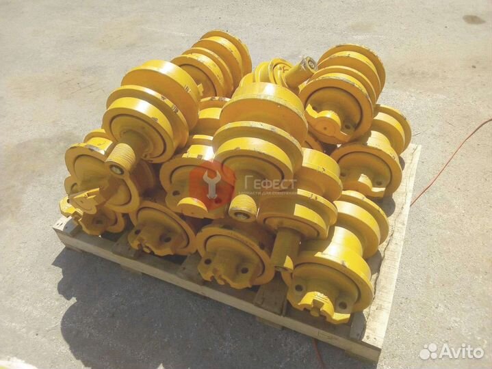 Каток опорный Hitachi 9043162